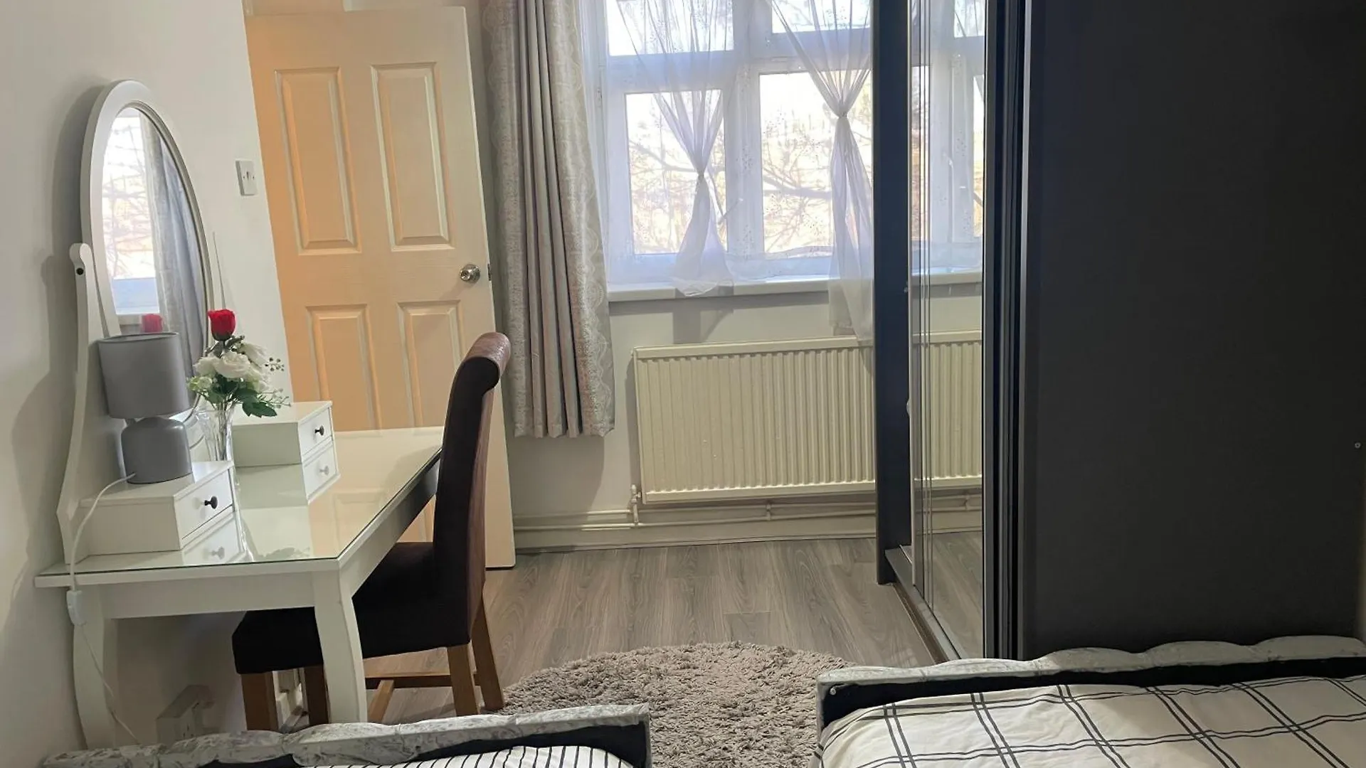 Apartamento Lovely Comfortable Home Near Canarywhaflondoncity